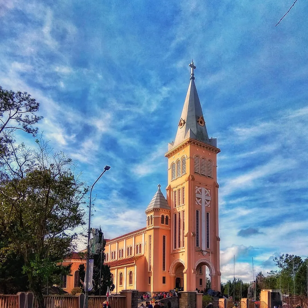 Nhà thờ Con Gà – Vẻ đẹp cổ điển giữa lòng Đà Lạt mộng mơ