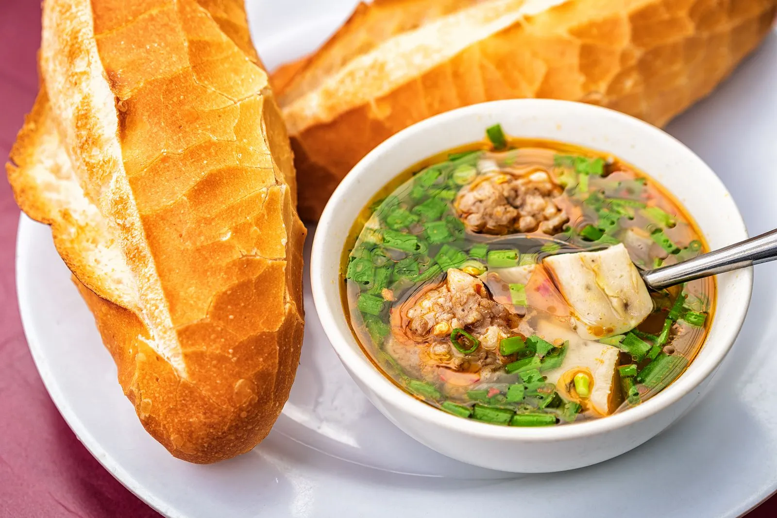 Bánh mì xíu mại - ăn sáng ở Đà Lạt