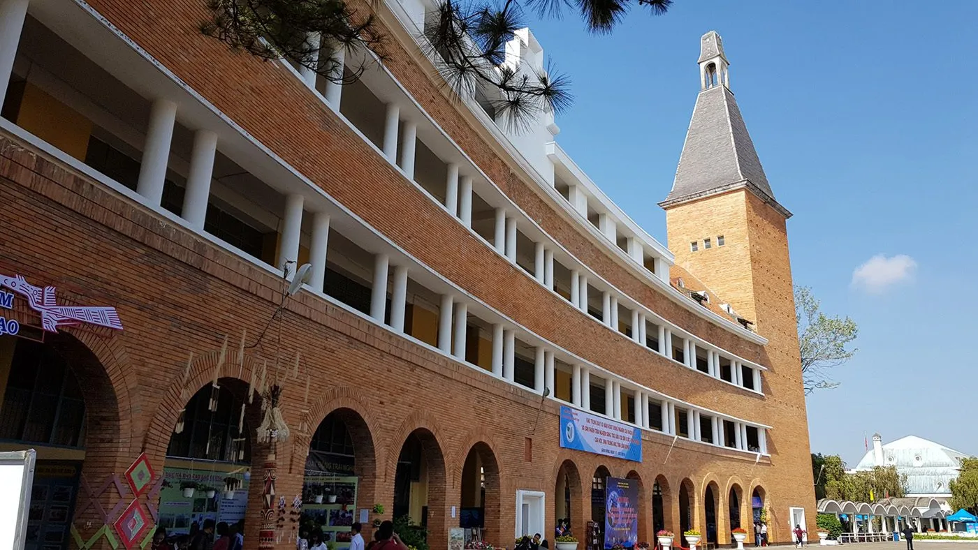 Những dãy nhà đậm dấu ấn kiến trúc châu Âu giữa lòng thành phố mù sương