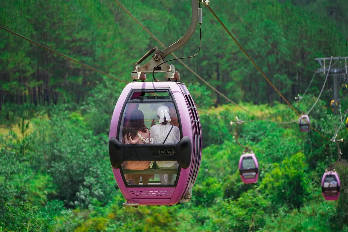 Ngồi cáp treo – Ngắm toàn cảnh thiên nhiên từ trên cao thác Datanla