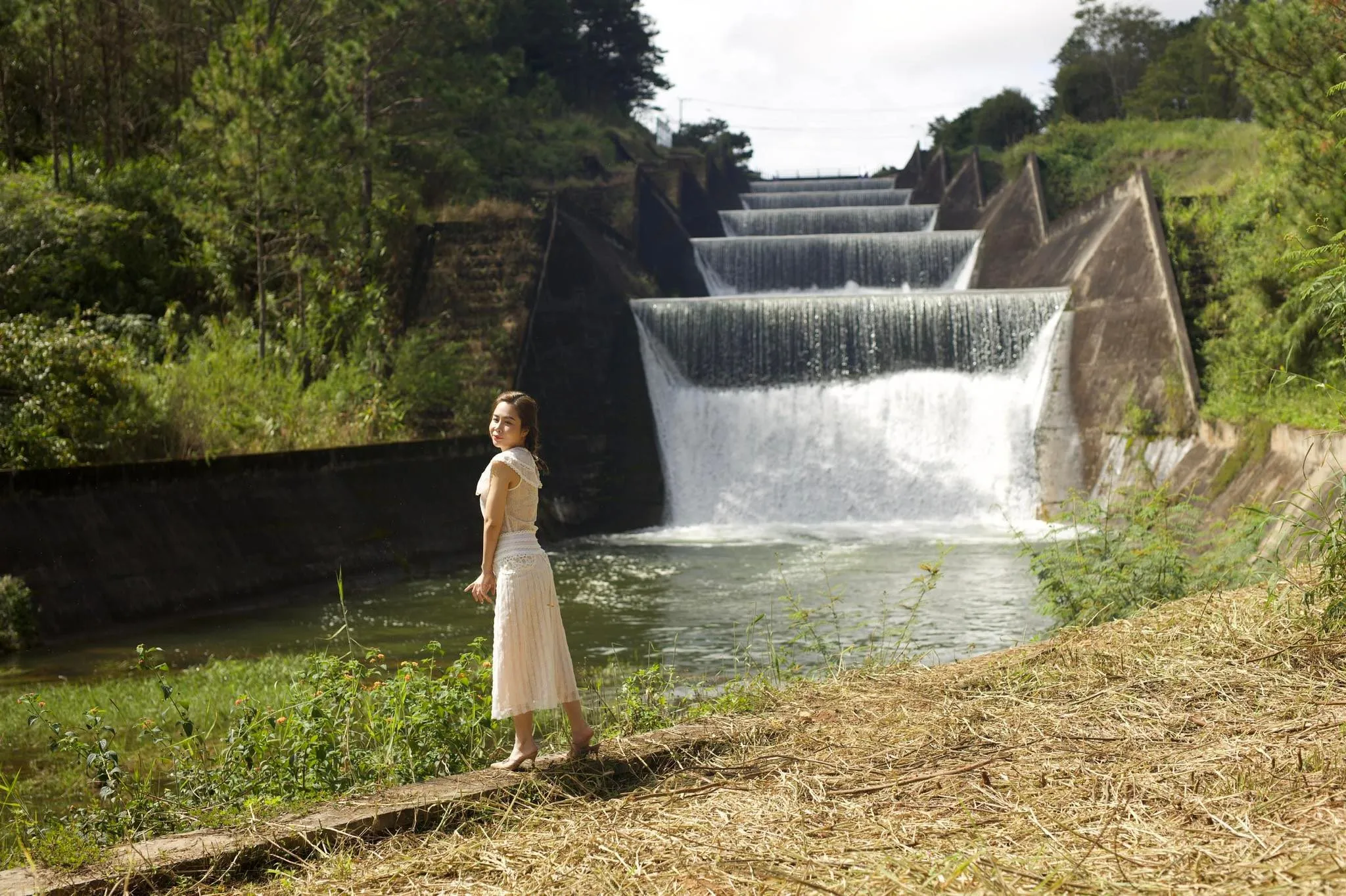 Đập tràn xà nước Hồ Tuyền Lâm