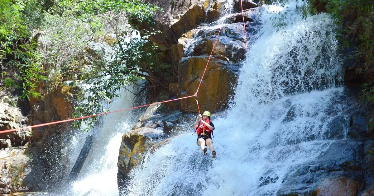 Đu dây vượt thác Datanla – Trải nghiệm canyoning đầy kịch tính