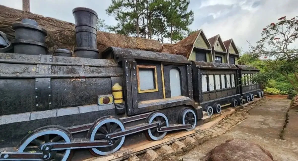 Đường Hầm Điêu Khắc