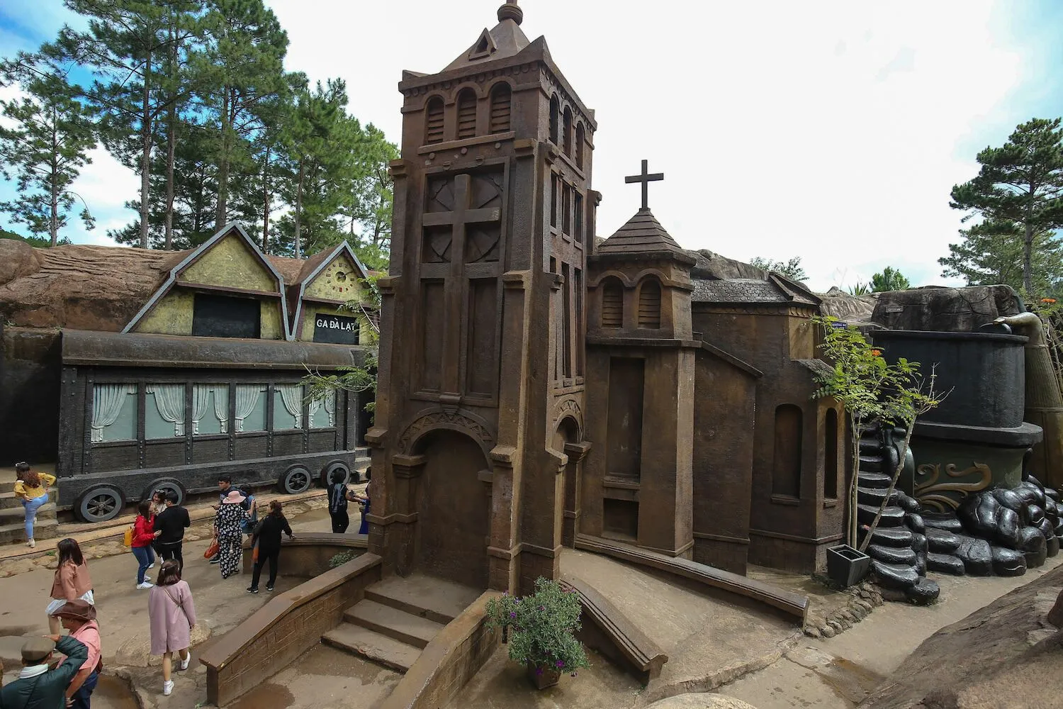 Đường Hầm Điêu Khắc