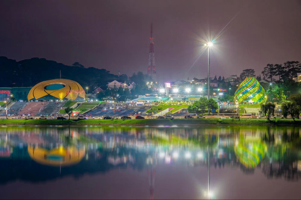 Quảng trường Lâm Viên Đà Lạt về đêm