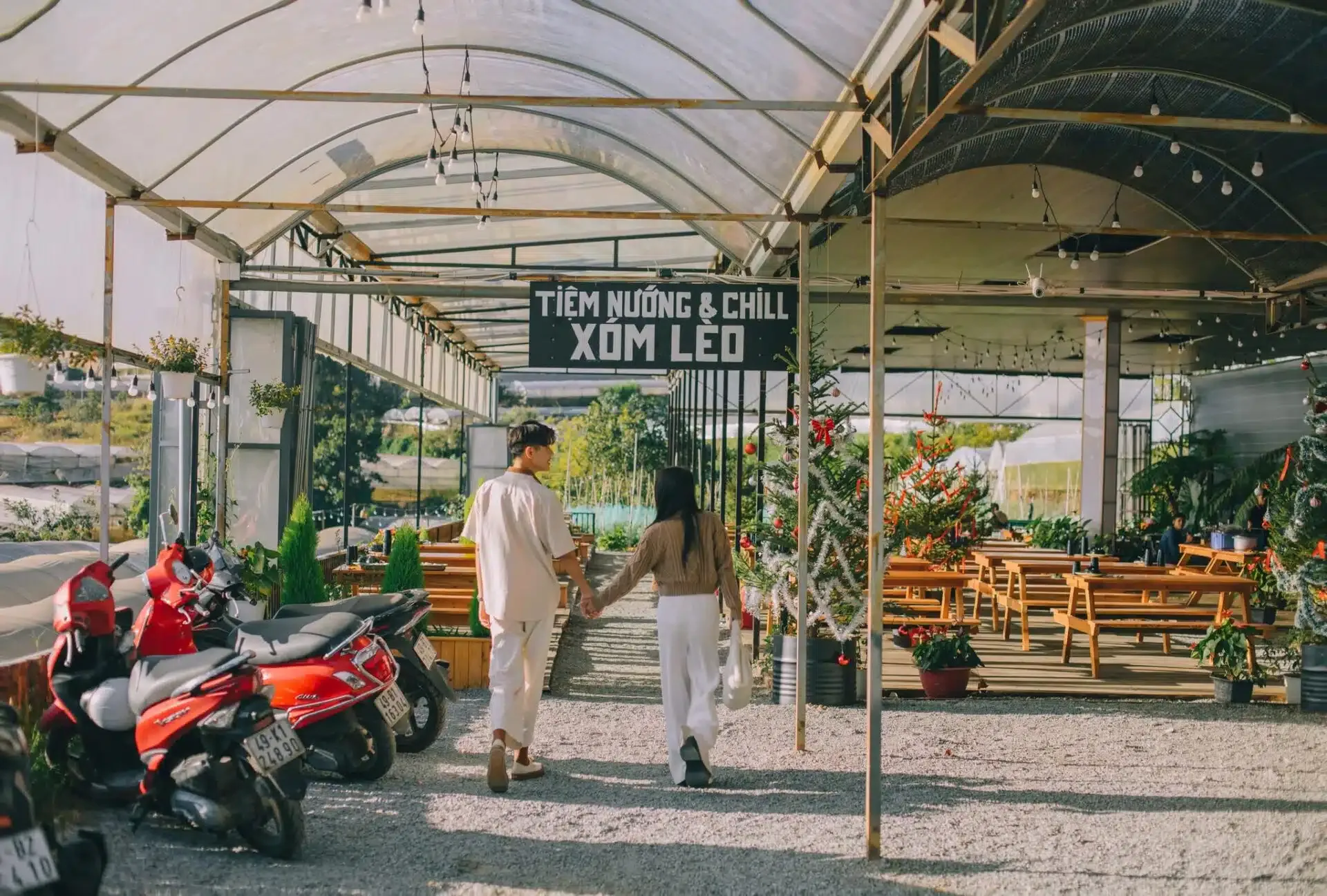 Câu chuyện Xóm Lèo