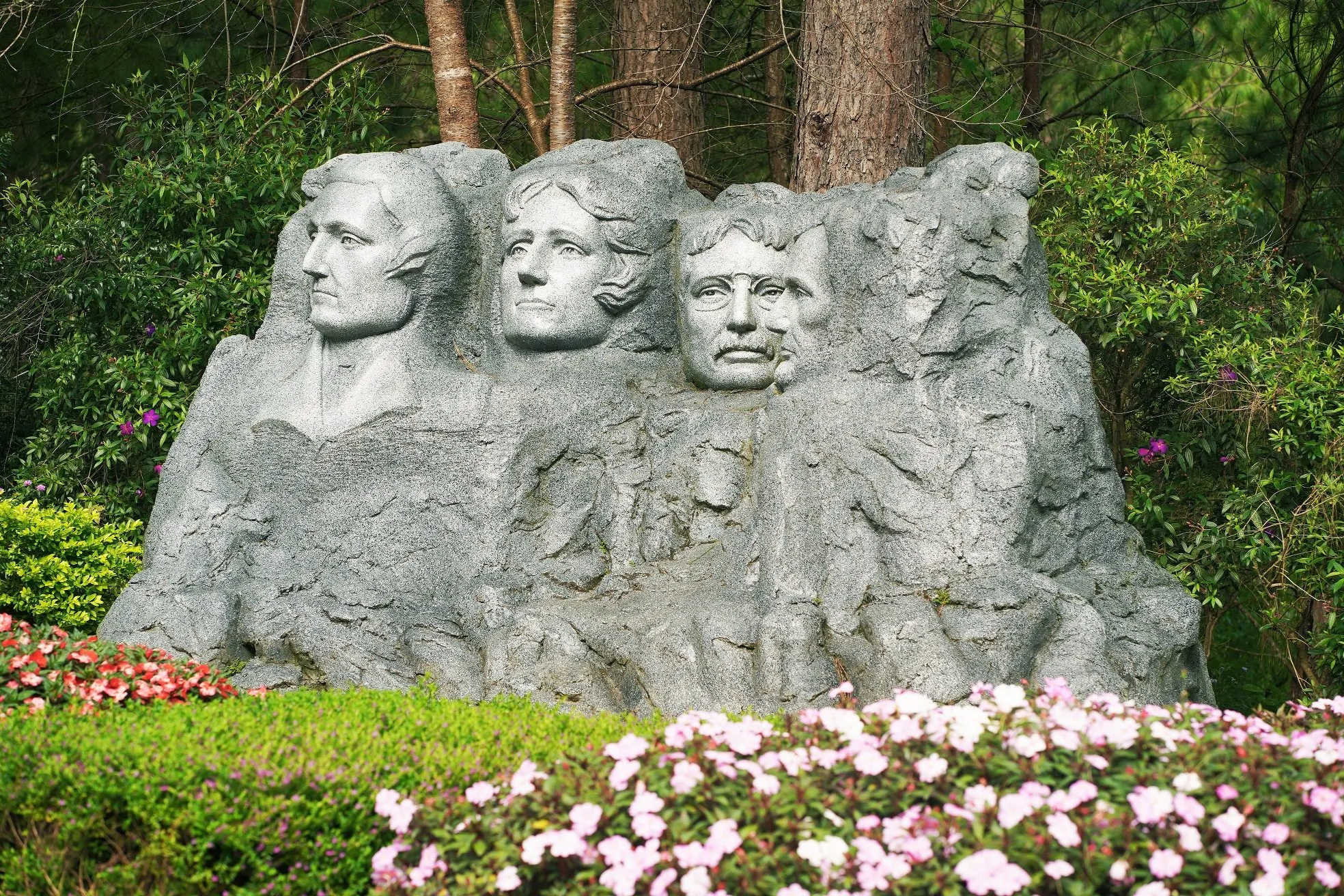 Tiểu cảnh thế giới tại Thung Lũng Tình Yêu