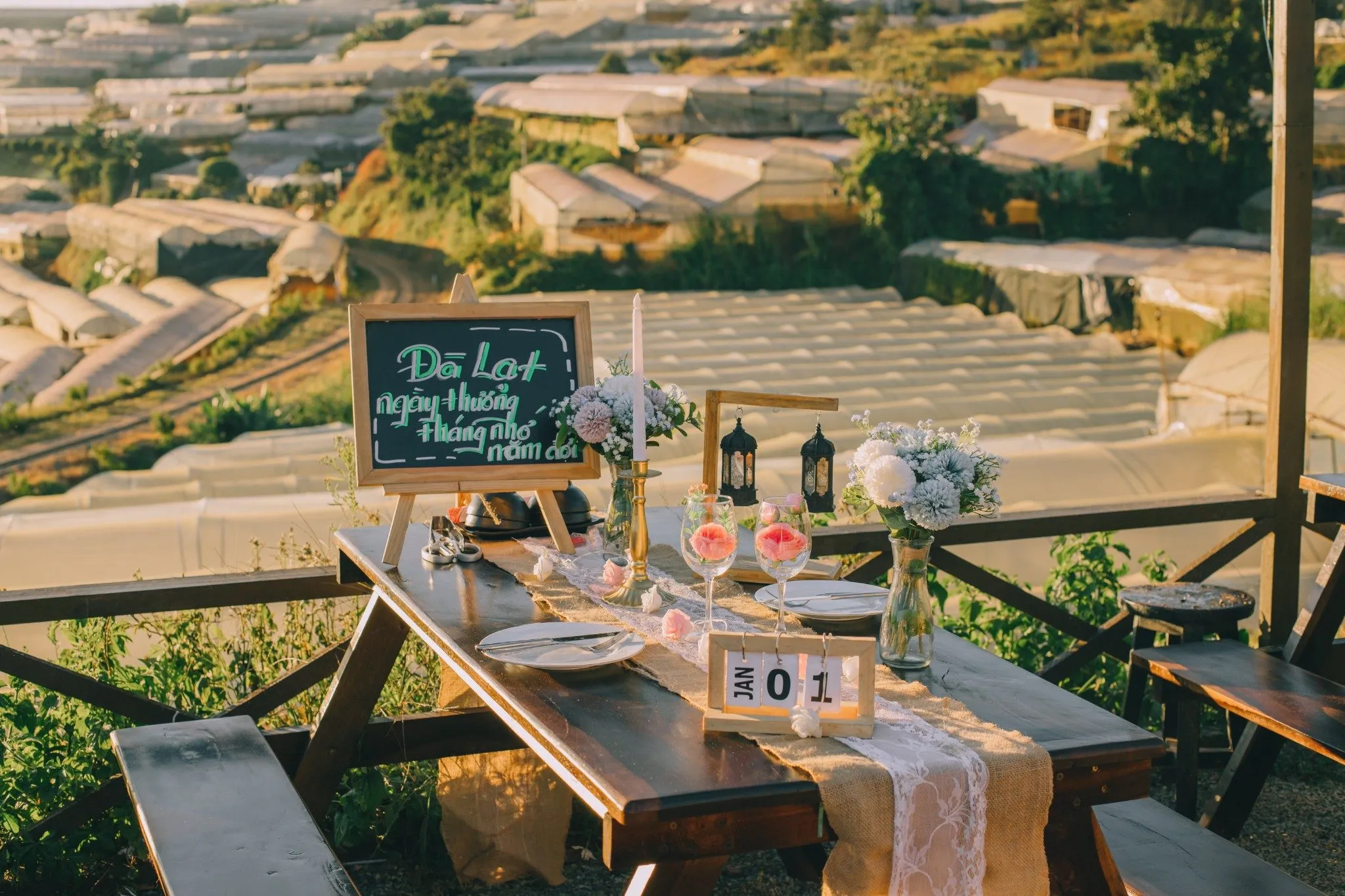 Trang trí bàn miễn phí tại Tiệm Nướng & Chill Xóm Lèo