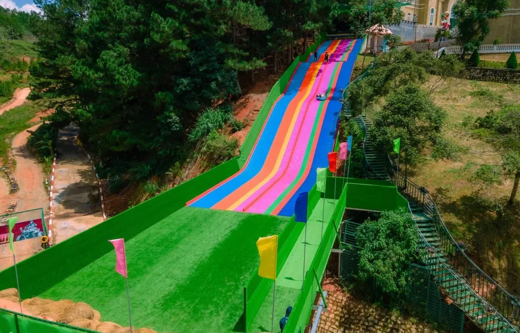 Đường trượt phao khô – sảng khoái và đầy màu sắc wonderland đà lạt
