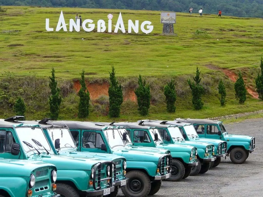 Xe Jeep đỉnh Langbiang